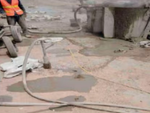 松桃水泥混凝土路面板底注浆技术 路面脱空注浆整治方案