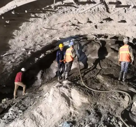 松桃拱顶带模注浆料的施工流程及注意事项